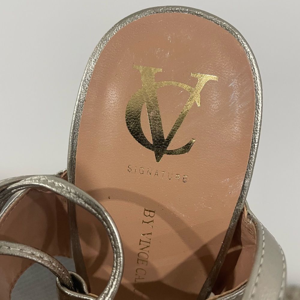 Vince Camuto signat